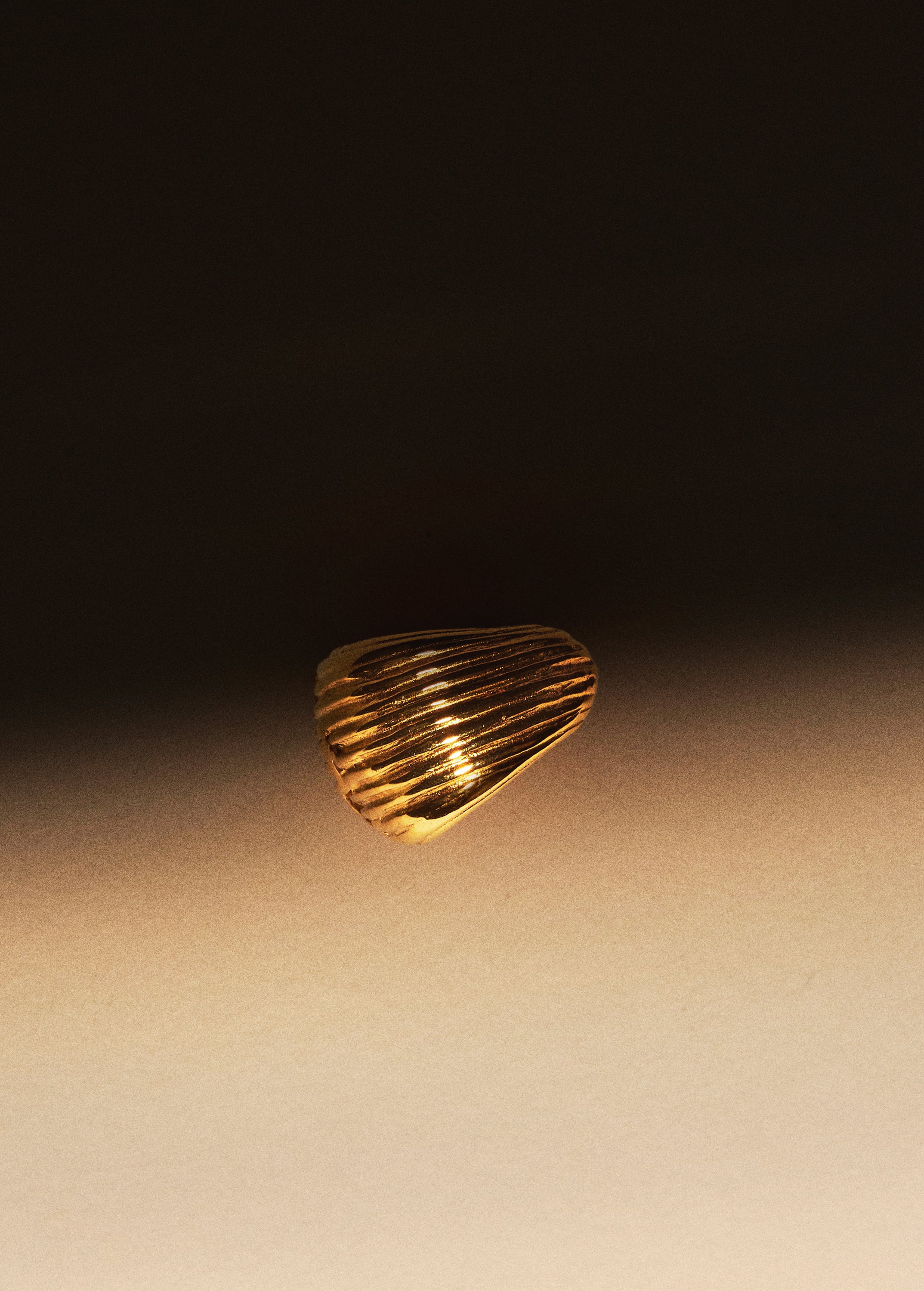 gold-plated silver earring with stripes