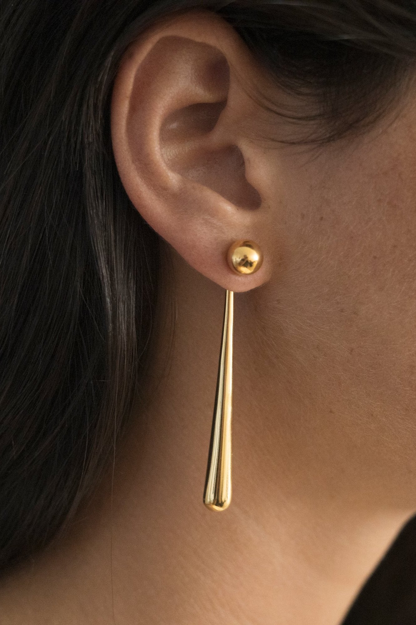 model wearing sade earrings in gold