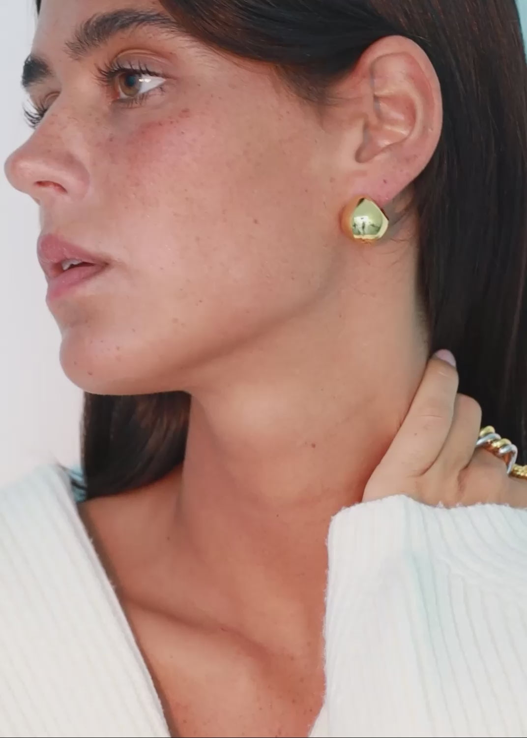 Load video: Tomo Teardrop Earrings Earrings