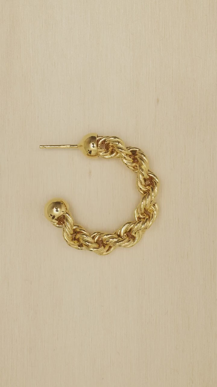 Load video: Best sellers, chosen time and time again. ✨ Discover the pieces that have become favourites in the CINCO community — designed to be worn, loved and lived in, every day.

#BestSellers #JewelryForLife#CINCO #FineJewelry