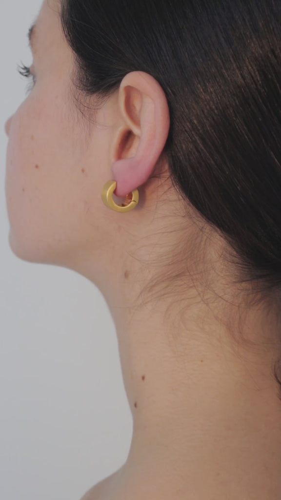 video of model wearing alma earrings in gold