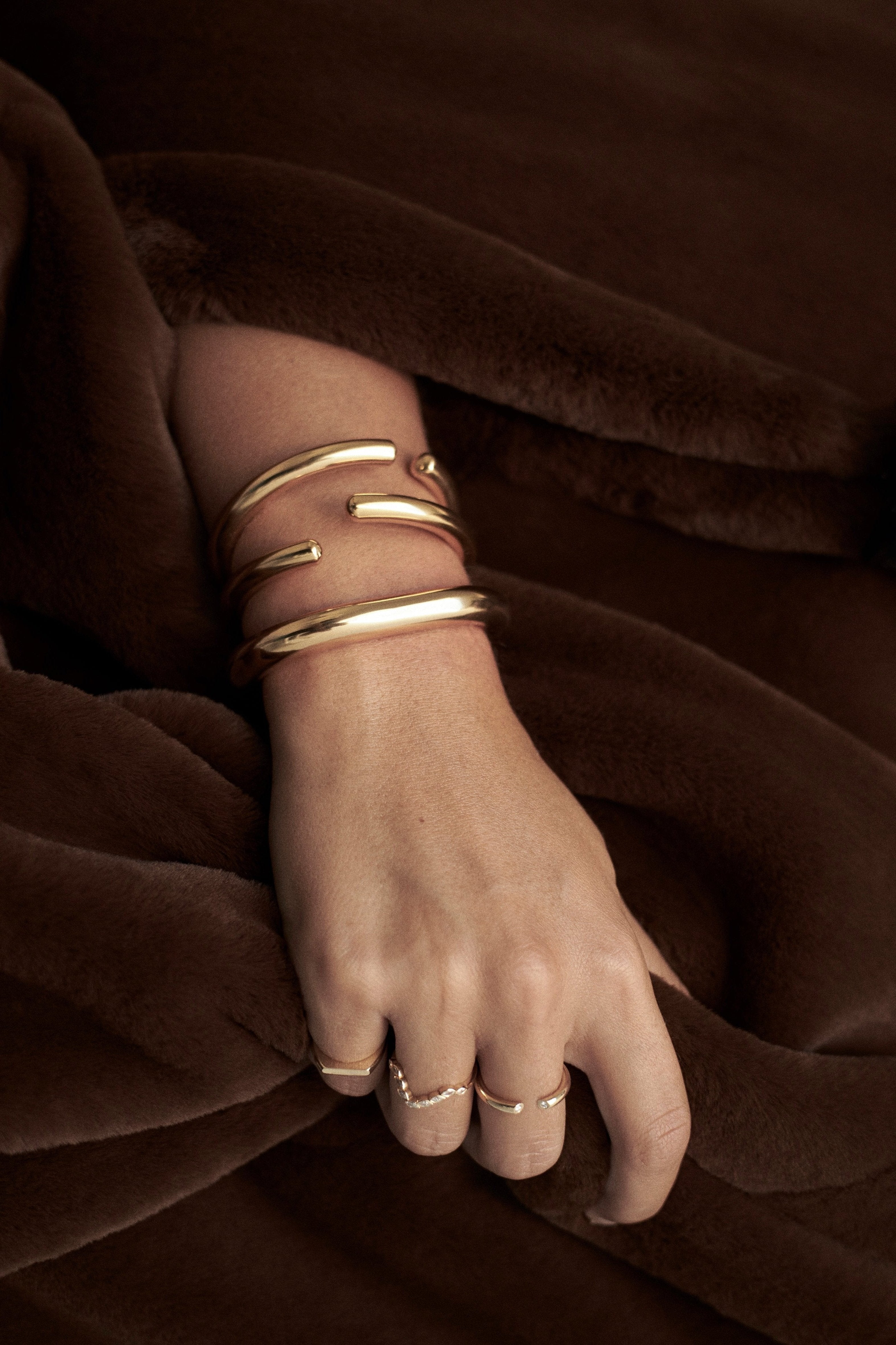 model wearing arlo bracelet in gold